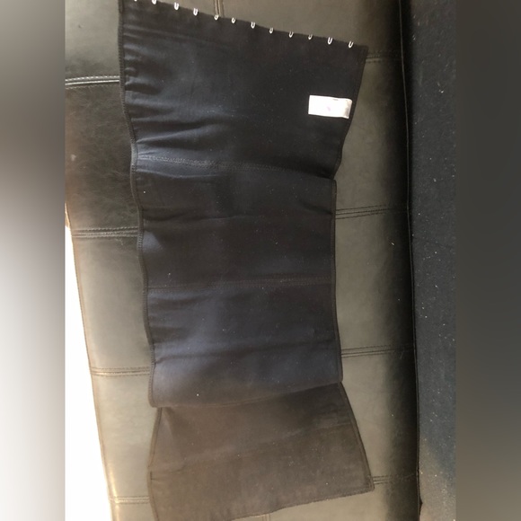 Waist trainer corset. M size. Measures 26 inches in the waist. Barely worn. - Picture 2 of 8